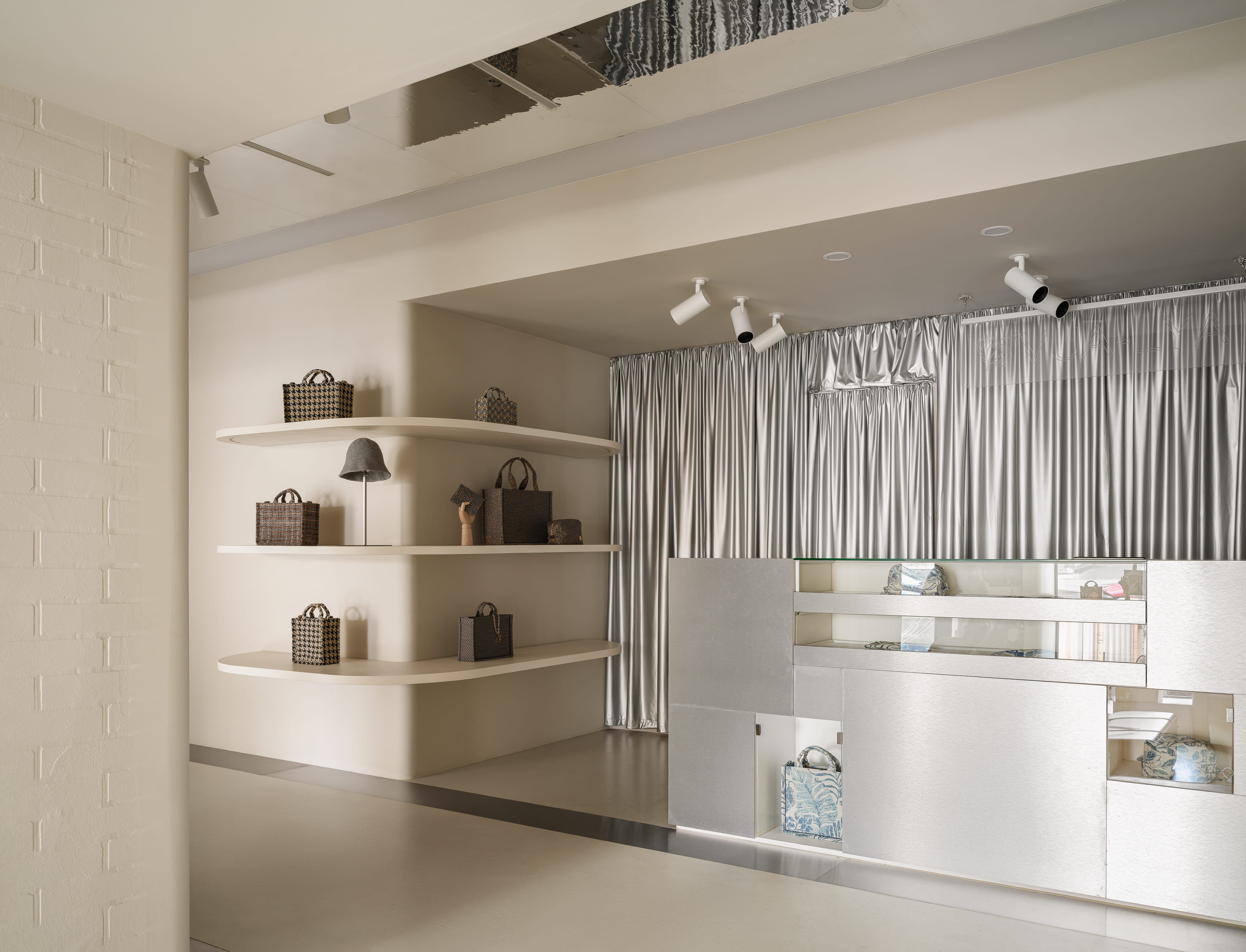 Бутик Бренда VUA-LYA в Санкт-Петербурге. Be Interno