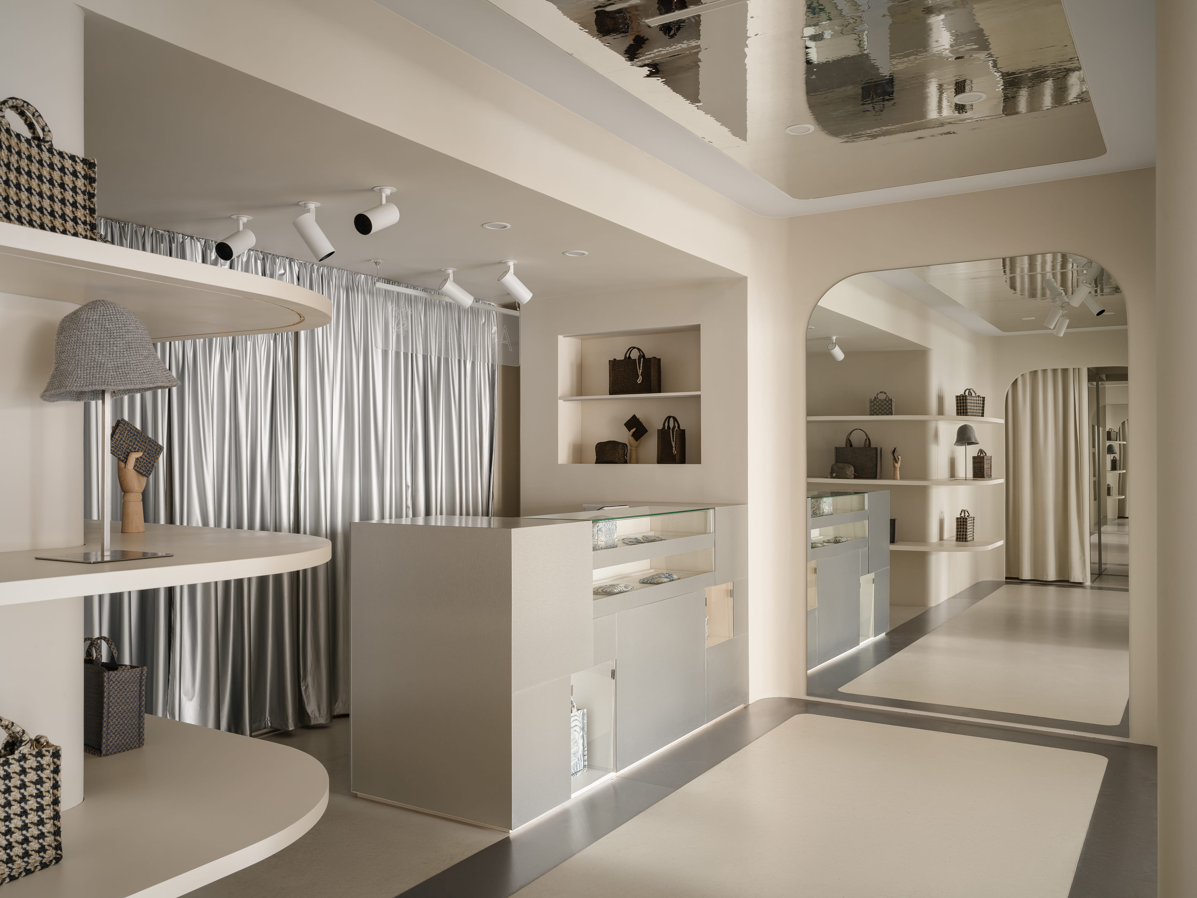 Бутик Бренда VUA-LYA в Санкт-Петербурге. Be Interno